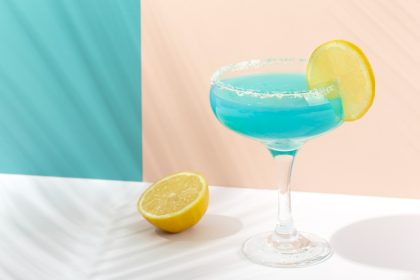 коктейль голубая маргарита